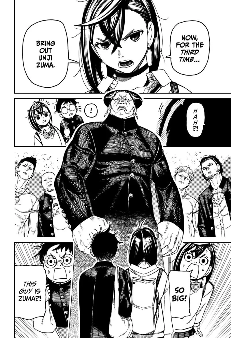 A huge guy appears before them. Momo and Okarun are afraid.